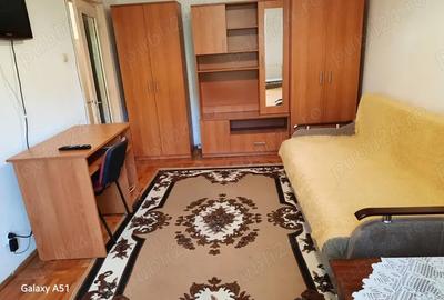 Proprietr, inchiriez garsoniera 32mp, central, confort 1,etaj 3, balcon, complet utilat. Tel. 0722.3 - 1