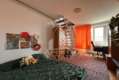 4 camere decomndat Pia?a Unirii | Terasa, parcare in c...