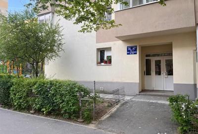 Apartament cu 4 camere semidecomandat în Central - 1