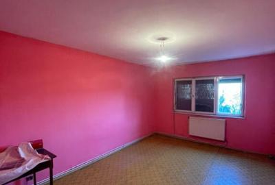 Apartament cu 2 camere decomandat în Republicii