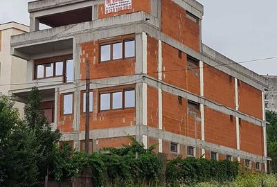 Casă cu 8 camere cu Teren 350 Mp în Central - 1