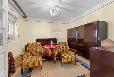 Proprietate cu două case și teren generos, cu toate utilitatile - 11