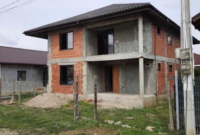 Casă cu 4 camere cu Teren 300 Mp în Căpățânești - 10