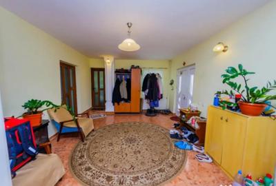 Casă cu 5 camere cu Teren 1310 Mp în Central - 1