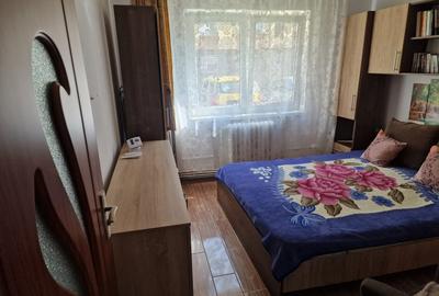Apartament cu 2 camere nedecomandat în Micro 4 - 5