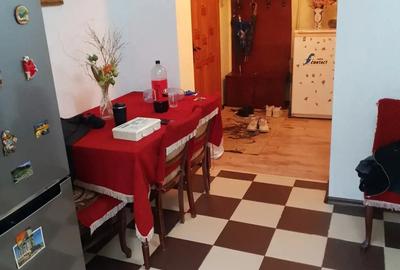 De vAnzare apartament cu 3 camere decomandat - 1