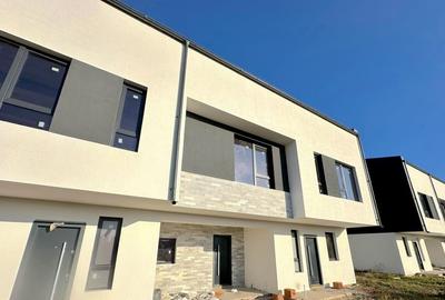Casă cu 4 camere în Odăi