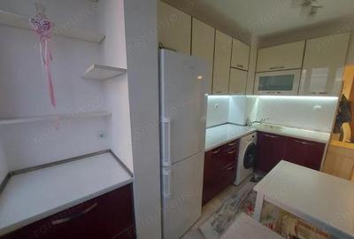 Garsonieră decomandată în Tractorul