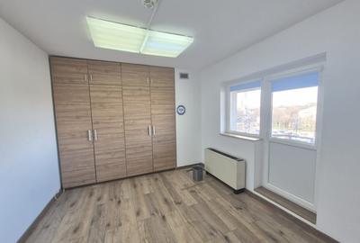 Birou, de 438 mp, în P-ța Victoriei - 15