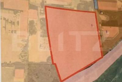 Teren de 5500 mp, în Central