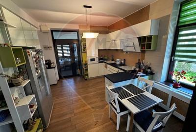 Casa / Vila cu 5 camere de vanzare - 12