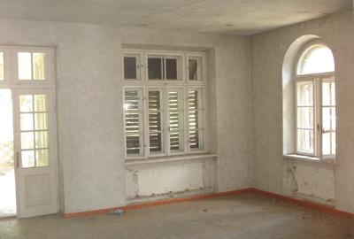 Conac istoric clasa B, 13 ha teren, valoare istorica - 13