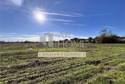 Teren de 5400 mp, în Central