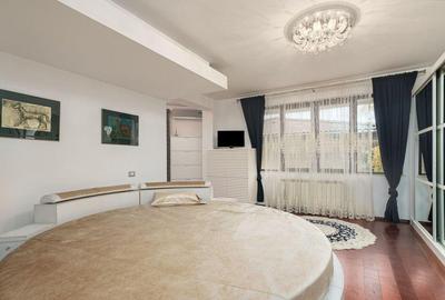 Casă cu 7 camere cu Teren 670 Mp în Central