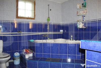 Casă cu 7 camere cu Teren 1580 Mp în Central - 2