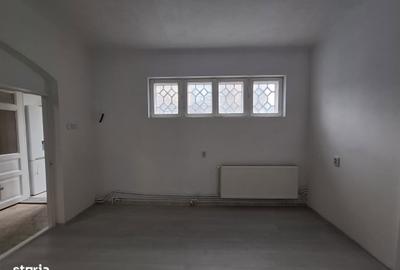 Casă cu 2 camere cu Teren 400 Mp în Exterior Vest - 2