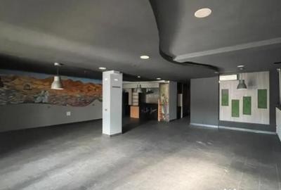 Spațiu comercial, de 142 mp, în Central - 8
