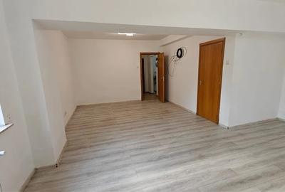 Garsonieră semidecomandată în Universitate - 2