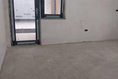 Casă cu Teren 500 Mp în Dumești - 2