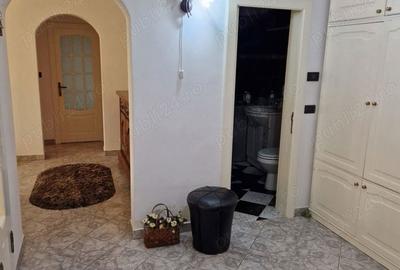 Apartament cu 4 camere decomandat în Central - 3
