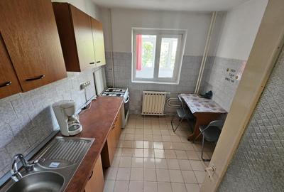 Apartament cu 3 camere decomandat, mobilat în Trafic Greu - 4