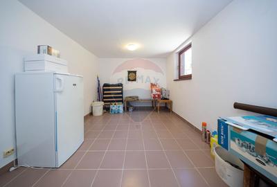 Casă individuală cu 8 camere cu Canalizare în Moieciu - 47