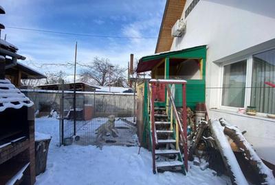 Casa de 284 mp, impartit in 3 apartamente, teren 503 mp, Gri - 30