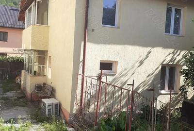 Casă cu 4 camere în Noua - 1