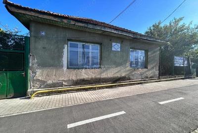 Bocsa Romana, 2 Corpuri de cladire cu Teren de 555 mp. si garaj, la sosea - 12