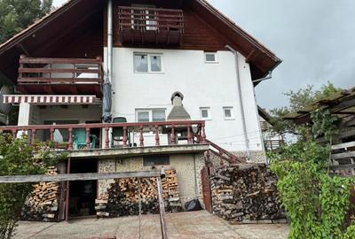 Casă cu 7 camere cu Teren 1300 Mp în Central - 3