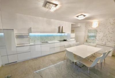 Casă cu 7 camere cu Teren 1000 Mp în Central - 2