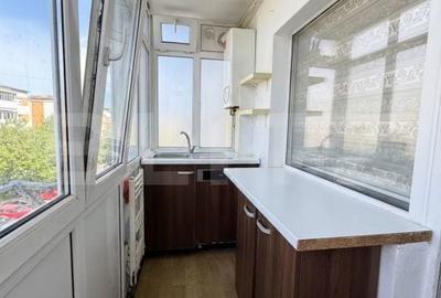 Apartament cu 3 camere semidecomandat în Rovine - 3