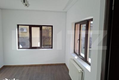 Casă cu 5 camere cu Teren 886 Mp în Central - 3
