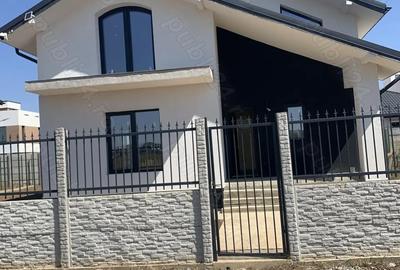 Casă cu 5 camere în Tunari