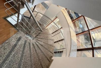 Spațiu comercial, de 586 mp, în Micro 11 - 12