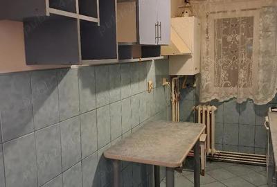 Apartament cu 2 camere semidecomandat în Simeria