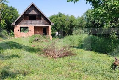 Vand teren cu casa la ro?u zona Platou, Str. Posada