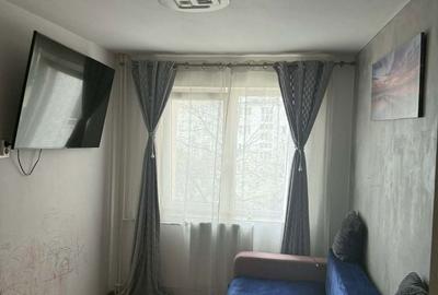 Apartament cu 3 camere semidecomandat în Central - 1