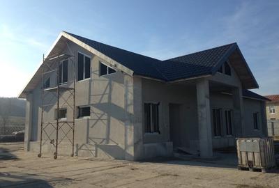 Casă nouă de vanzare 218 mp+ curte 1487 mp+ teren livadă 6600 mp