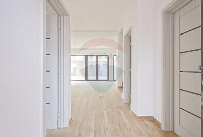 Casă cu 4 camere cu Teren 250 Mp în Sud-Est - 14