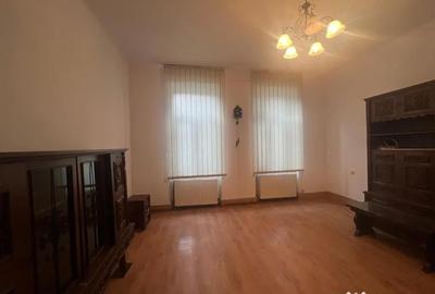 Spațiu comercial, de 50 mp, în Central - 6