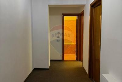 Apartament cu 4 camere/birou de inchiriat Piata Victoriei - 13