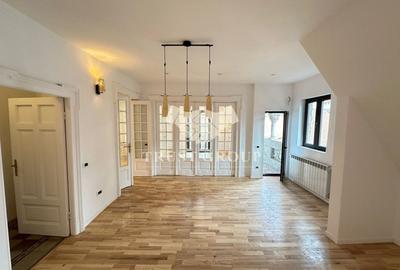 Apartament cu 4 camere decomandat în Romană