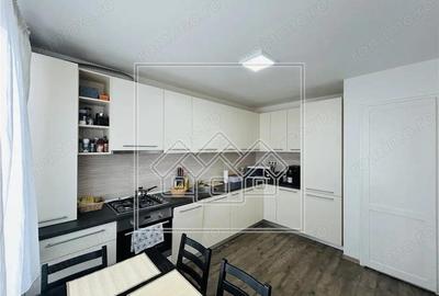 Casa de vanzare cu 3 camere, 2 bai, curte proprie - teren 100 mp - 1