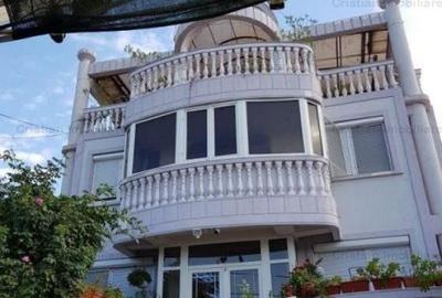 Casă cu 14 camere cu Canalizare în Central - 2