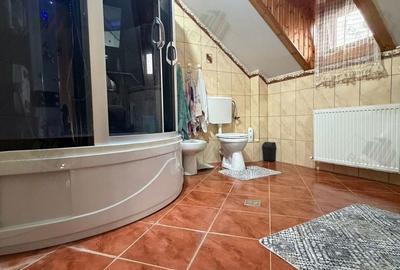 Casă cu 4 camere cu Teren 230 Mp în Central