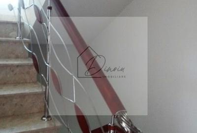 Casă individuală cu 8 camere cu Canalizare în Central - 6