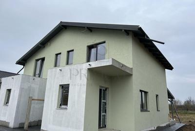 Duplex cu 4 camere cu Canalizare în Bucovăț (Remetea Mare)