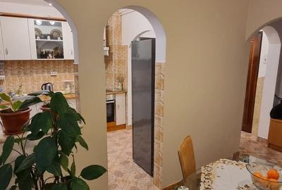 Apartament cu 4 camere semidecomandat, mobilat în Central - 4