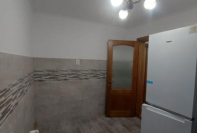 Apartament cu 3 camere decomandat în Micro 6 - 9